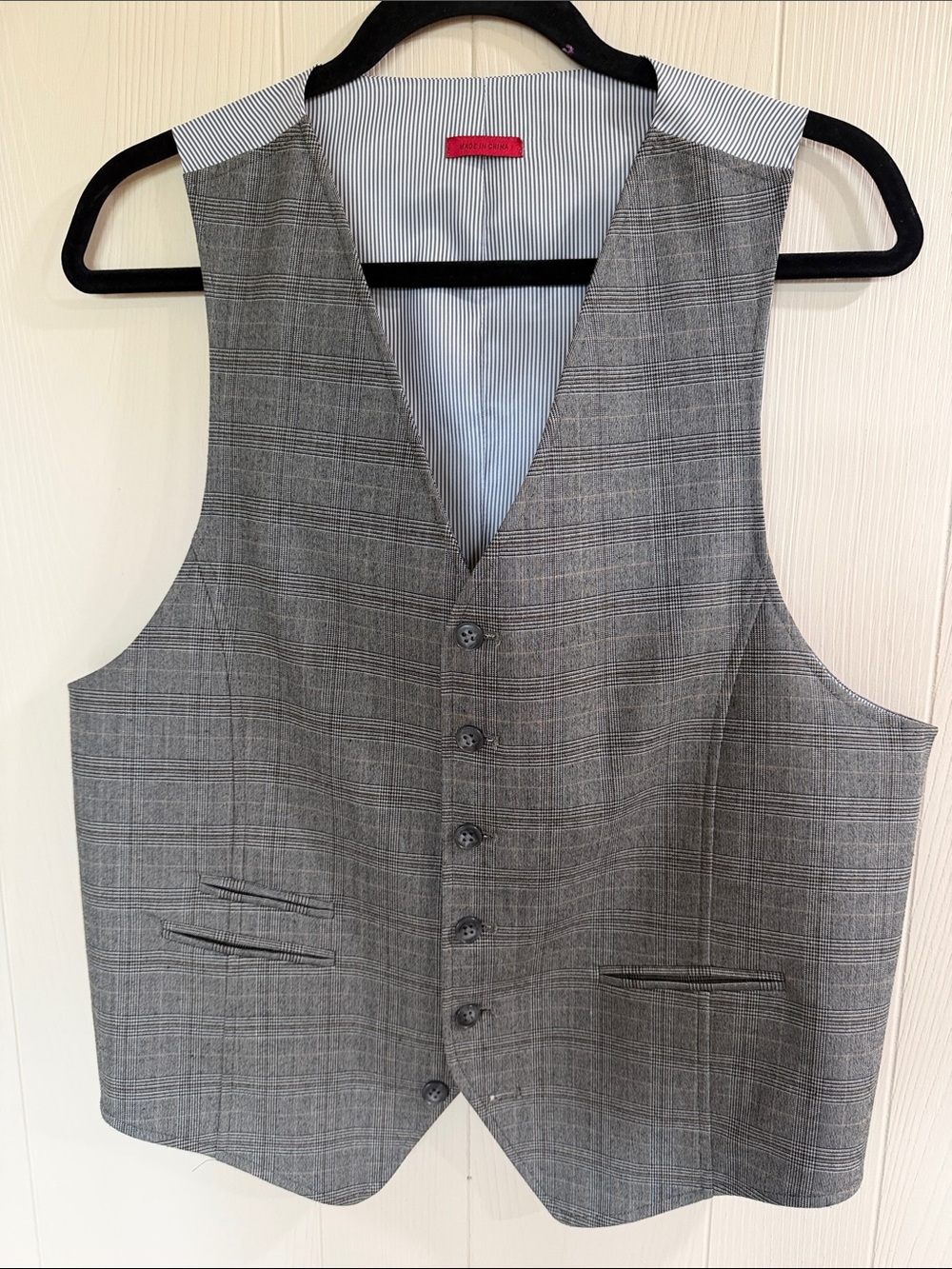 John Varvatos Grey Plaid vest with a hint of Brown. Men’s Medium $25